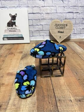 Vera Bradley indigo pop slip on slippers
size 7/8 M